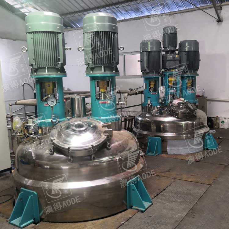 2000L膠漿增稠(chou)罐